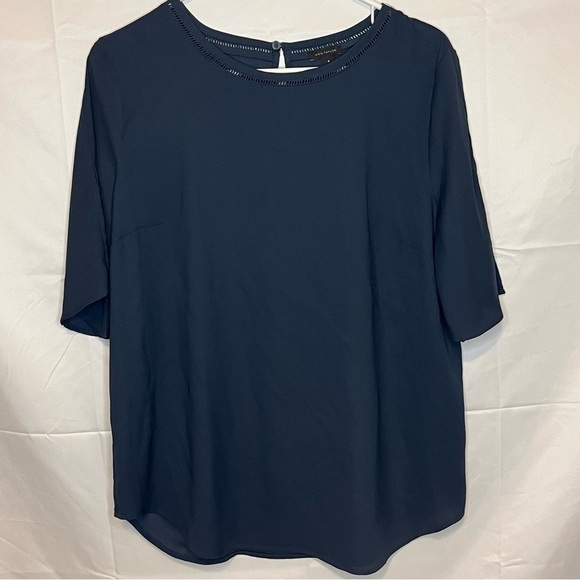 Ann Taylor, Modest, Light Weight, Quarter Sleeve Blouse, Size Medium - Picture 1 of 10